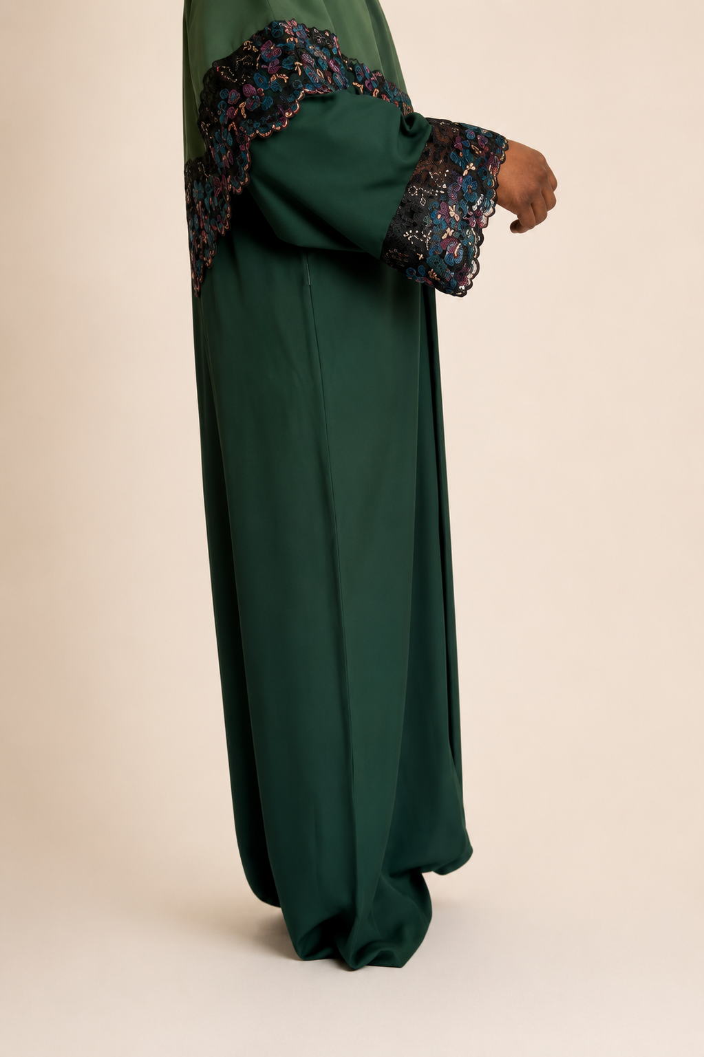 Elegant Green Closed Abaya with Lace Detail & Matching Hijab
