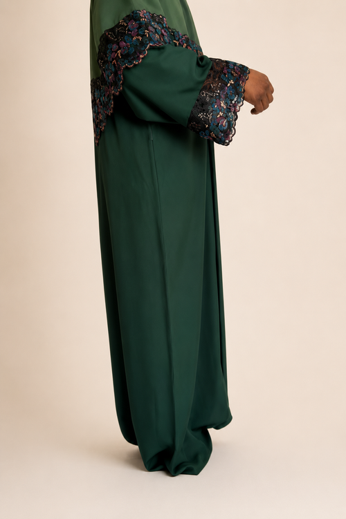Elegant Green Closed Abaya with Lace Detail & Matching Hijab